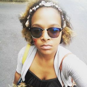 Meet your Posher, Maya